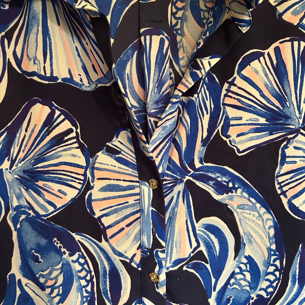 Like New Lilly Pulitzer Navy and Blue Floral Blouse - Picture 5 of 8
